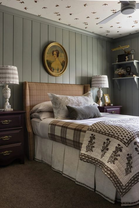 Sherwin Williams Evergreen Fog - A Popular Green Gray Paint Color English Country Bedroom, English Bedroom, English Cottage Bedroom, Wildflower Home, Grown Up Bedroom, Jane Austen Inspired, Dining Room Wallpaper, How To Hang Wallpaper, Cottage Bedroom