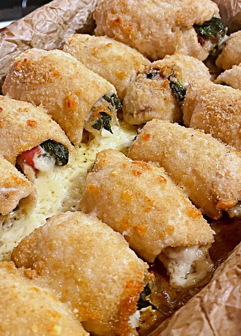 Stuffed Chicken Rollups, Chicken Spinach Rolls, Chicken Involtini Recipes, Classic Chicken Recipes, Italian Entrees Dinners, Spedini Recipe Italian, Rollatini Chicken, Meat Meals Ideas, Chicken Roll Ups Stuffed