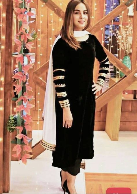 Valvet Dress, Latest Velvet Suit Designs, Velvet Pakistani Dress, Outfit Ideas 2022, Velvet Suit Design, Velvet Dress Designs, Long Kurti Designs, Pakistani Dresses Casual, Summer Outfit Ideas