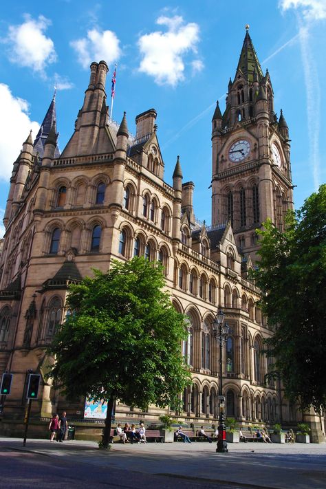 Manchester Architecture, Manchester Town Hall, Manchester Travel, Malta Travel, English Summer, Travel Chic, University Of Manchester, Red Hill, Senior Trip