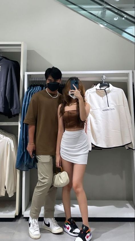 Couple Matchy Outfits, Neutral Couple Outfits, Couple Coordinating Outfits, Couples Coordinating Outfits, Matching Outfits For Couples Aesthetic, Coordinating Outfits For Couples, Couple Outfits Matching Casual, Matching Couple Outfits Aesthetic, Cute Couple Outfits Matching