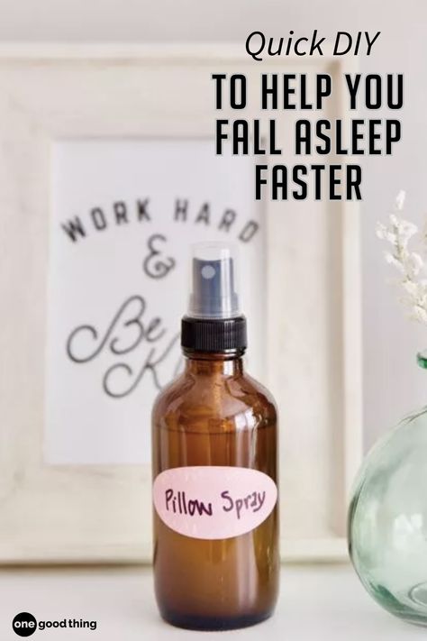 Tired of counting sheep all night? A few spritzes of this simple spray will have you drifting off to sleep in no time. Diy Will, Homemade Pillows, Pillow Spray, Counting Sheep, Quick Diy, Fall Asleep Faster, Diy Pillows, Fall Asleep, Natural Living