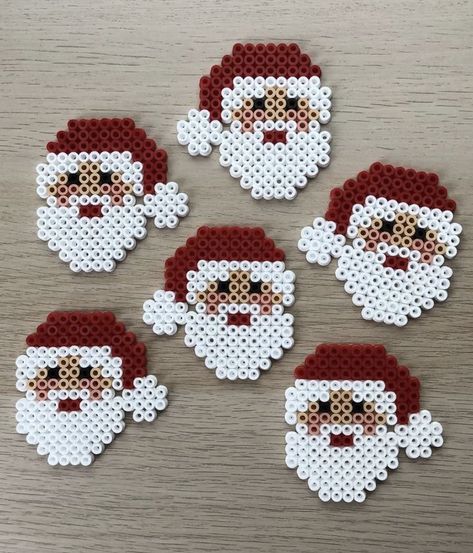 Christmas Hammer Beads, Perler Bead Patterns Ornaments, Ornament Perler Beads, Peeler Bead Christmas Ornaments, Christmas Fuse Bead Patterns, Peeler Bead Ideas Christmas, Small Perler Beads Ideas Christmas, Hama Bead Christmas Decorations, Pyssla Christmas Ideas