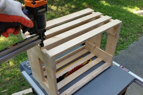 Picture of ...and the Finished Product Wooden Crates Projects, Small Easy Woodworking Projects, Wooden Box Diy, Pallet Home Decor, Diy Wooden Crate, Pallet Crates, Woodworking Plans Beginner, Small Woodworking Projects, Diy Furniture Renovation