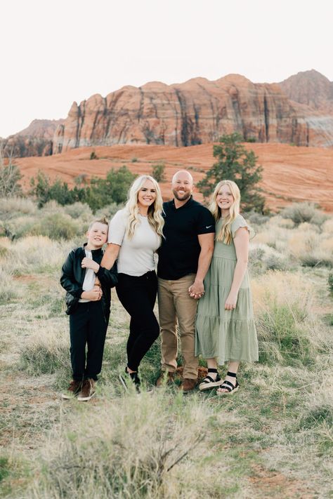 Snow Canyon Family Pictures, Candid Family Photos, Family Photo Outfits Winter, Fam Photos, Photo Tricks, Fall Family Portraits, Family Photo Wall, Fall Family Photo Outfits, Utah Family Photographer