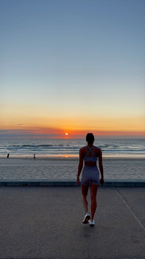 Workout Aesthetic Summer, Run At The Beach, Early Workout Aesthetic, Run On The Beach, Beach Running Aesthetic, Beach Run Aesthetic, Running On Beach Aesthetic, Summer Workout Aesthetic, Early Morning Run Aesthetic