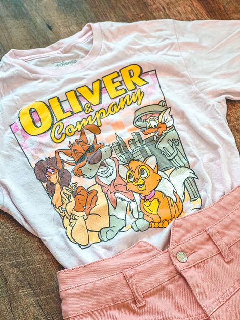 Disney World Outfit Ideas, Disneyland Outfit Ideas, Disney Jeans, Clothes Painting, Universal Studios Outfit, Disney Fits, Outfit Ideas For Summer, Disney T Shirts, Disney Clothing