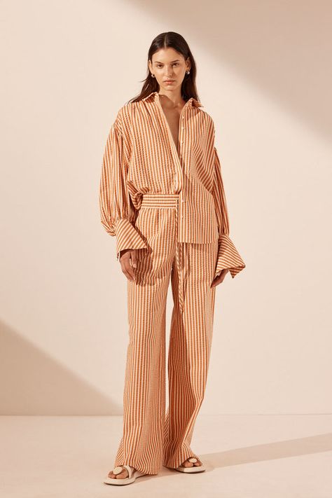 Relaxed drawstring pant in a light weight striped seersucker cotton. Summer Stripes Outfit, Balloon Sleeve Shirt, Relax Pants, Shona Joy, China Style, Stripe Outfits, Wide Leg Pant, Pant Shirt, China Fashion