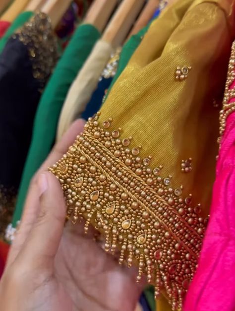 Golden Aari Work Blouse Designs, Golden Blouse Aari Work, Golden Blouse Design, Aari Work Blouse Designs, Blouse Aari Work, Simple Aari Work, Magam Work Designs, Pink Blouse Designs, Magam Work