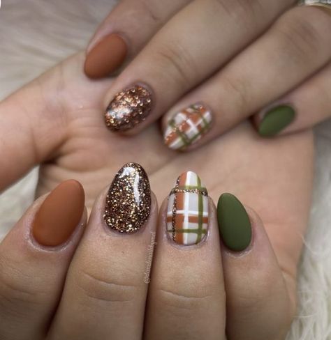 Fall Gnomes Nails, Toadstool Nails, Fall Gnome Nails, September Nail Designs Fall, Almond Nails Autumn, Thanksgiving Fall Nails, Fall Transition Nails, Thanksgiving Nails Acrylic, November Nails