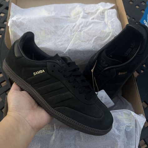 All Black Sambas, Shoes Black Aesthetic, Black Sneakers Aesthetic, Black Sambas, Samba Black, Adidas Samba Outfit, Samba Shoes, Color Core, Vintage Style Shoes