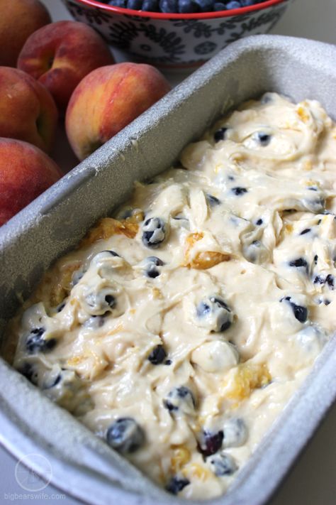 Peach Bread, Iron Recipes, Blueberry Desserts, Peach Desserts, Blueberry Bread, Muffin Bread, Fruit Bread, Fresh Peaches, Peach Recipe