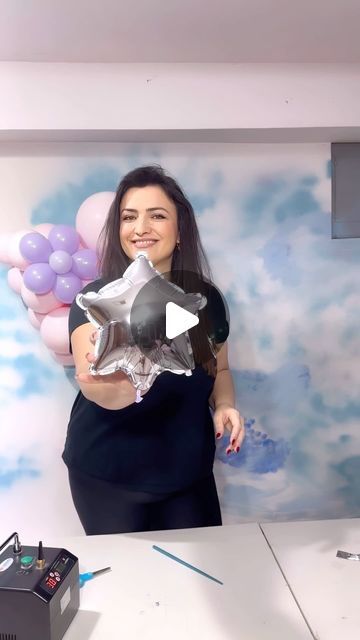 Balloon Artist, February 9, Balloon Diy, Balloon Art, Viral Video, Foil Balloons, Viral Videos, Foil, Balloons