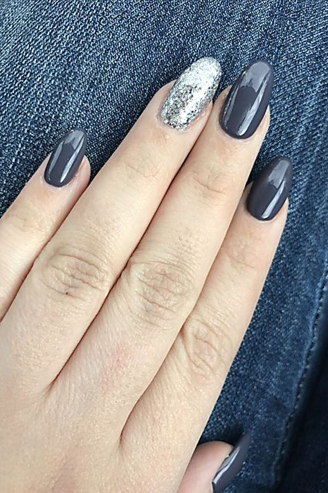 Black Nails - Never miss the fantastic and greatest offer. Click to visit and find out more! Nails Acrylic Round, Dark Gray Nails, Nails With Glitter Accent, Dark Grey Nails, Prom Nails French, Prom Nails Red, Prom Nails Silver, Grey Nails, Nails With Glitter