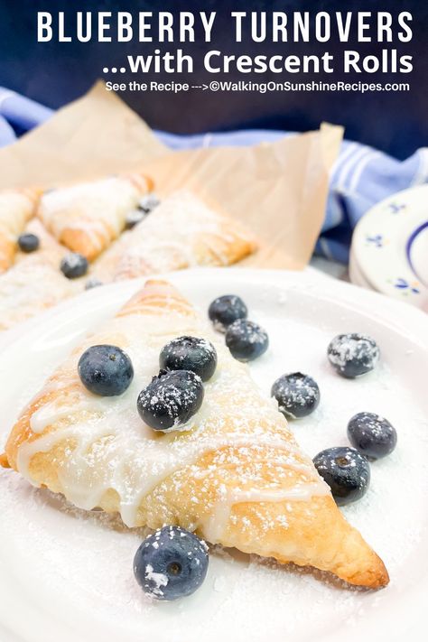 Blueberry turnovers with crescent rolls are light, flaky and the blueberry filling is tart and juicy, a perfect compliment to the rich dough. Turnovers With Crescent Rolls, Crescent Roll Pastry, Blueberry Turnovers, Easy Crescent Roll Recipes, Crescent Roll Apple Dumplings, Roll Dough Recipe, Crescent Roll Dessert, Easy Crescent Rolls, Croissant Roll