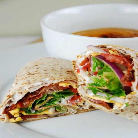 weight watchers best recipes Low Calorie Wraps, Turkey Wrap Recipes, Light Summer Dinners, Turkey Wrap, Crunchwrap Supreme, Turkey Wraps, Wrap Recipe, God Mat, Bacon Ranch