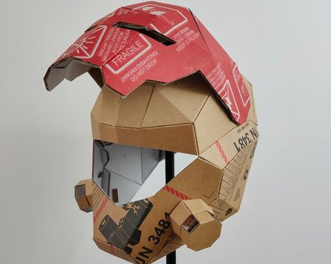 Cardboard Cyberpunk helmet with retractable face. Opened Cardboard Mask Diy, Cosplay Cardboard, Cardboard Armour, Mask Cardboard, Cardboard Helmet, Cardboard Masks, Paper Mask Diy, Cardboard Art Sculpture, Realistic Costumes