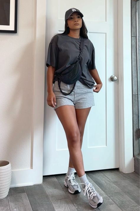 Casual Summer Sneaker Outfits, Outfit With Chunky Sneakers, New Balance Sneaker Outfits Women, Grey Biker Shorts Outfit Black Women, Chunky Dad Sneakers Outfit, Cute And Comfy Summer Outfits, Grey Sweatshorts Outfit Women, New Balances Outfits Ideas, Styles For Women