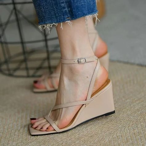 Low wedge sandals