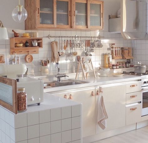 Desain Pantry, Aesthetic Kitchen, Casa Vintage, Aesthetic Rooms, Cute Kitchen, Counter Tops, Apartment Interior, Beautiful Kitchens, Aesthetic Room Decor