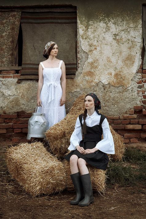 Loewe Editorial, Farmer Photoshoot, Ranch Photoshoot, Farm Editorial, Oc Group, Picnic Fashion, Farm Photoshoot, Shoot Moodboard, Farm Aesthetic