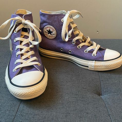 Light Purple Converse High Tops. Never Worn. Light Purple Converse, Purple Converse High Tops, Converse Unique, Lavender Converse, Cool Converse, Converse Aesthetic, Stranger Things Outfit, Purple Converse, High Top Chucks