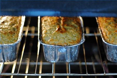 How to Cook in a Convection Oven Convection Oven Baking, Convection Oven Cooking, Banana Walnut Cake, Convection Oven Recipes, Toaster Oven Recipes, Delicious Banana Bread Recipe, Healthy Pumpkin Bread, Nut Bread Recipe, Banana Bread Recipe Moist