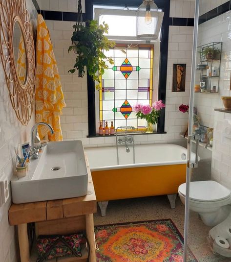 Maximalist Bathroom, Maximalist Interior, Maximalist Home, Eclectic Bathroom, Yellow Bathroom, Eclectic Interior Design, Yellow Bathrooms, Maximalist Decor, Dream House Rooms