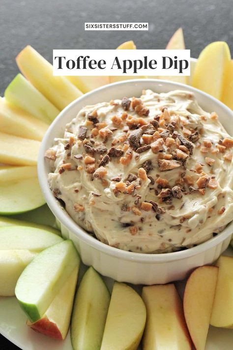 Toffee Apple Dip Apple Dip Heath Bits, Toffee Dip Recipe, Apple Dipping Charcuterie Board, Snickers Apple Dip, Caramel Skor Apple Dip, Heath Dip For Apples, Skor Dip For Apples, Apple Hors D’oeuvres, Apple Brickle Dip