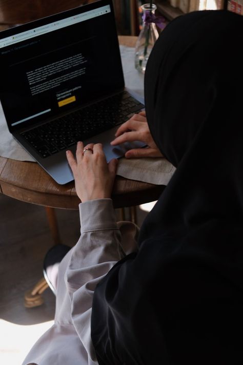 Girl Using Laptop Aesthetic, Girl With Laptop Aesthetic, Mother Daughter Poses, Niqabi Girl, Laptop Aesthetic, Women Lawyer, Women Ceo, Ankle Bracelets Diy, Best Nature Images