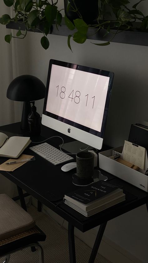 Desk Aesthetic Black, Black Desk Aesthetic, Desk Flatlay, Black Desk Office, Girl Office, Laptop Aesthetic, Dark Jungle, Black Home Office, Girl Desk