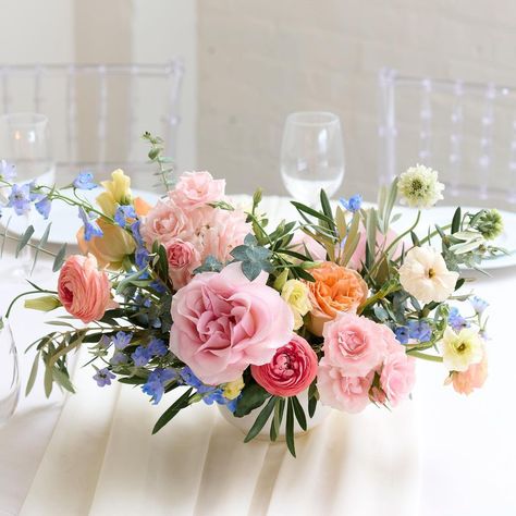 Small Spring Centerpieces, Pastel Spring Wedding Centerpieces, Simple Colorful Floral Centerpieces, Pastel Flower Centerpieces, Pastel Floral Centerpieces, Pastel Floral Table Arrangements, Small Bright Floral Centerpieces, Bright Centerpieces, Colorful Centerpieces