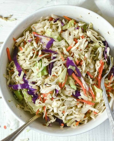 Vinegar coleslaw is a Carolina-style cabbage salad that's tangy, sweet, and delicious. The perfect side dish for your summer barbecue. No mayo and oil-free! Vegan and gluten-free. Cole Slaw No Mayo, Coleslaw Dressing No Mayo, Coleslaw Recipe No Mayo, Vinegar Based Coleslaw Recipe, Vinegar Coleslaw Recipe, No Mayo Coleslaw, Vinegar Coleslaw, Roadhouse Rolls, Texas Roadhouse