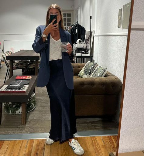 Navy Trousers Outfit Women, Instagram Mirror Selfie, Workwear Women, Internship Outfit, Professional Workwear, Trousers Outfit, Business Casual Summer, Mode Instagram, Corporate Style