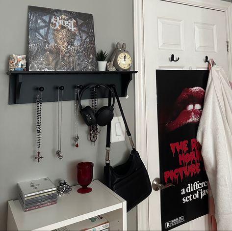 Bedroom Inspirations Cozy Romantic, Bedroom Inspirations Cozy, Cozy Romantic, Romantic Goth, Room Redesign, Grunge Room, Redecorate Bedroom, Pretty Room, Dreamy Room