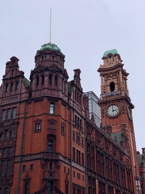 Old building in Manchester Fallout London, Manchester Buildings, Manchester Aesthetic, Manchester Architecture, Uk Aesthetic, City Ideas, Architecture City, Baroque Architecture, City Hotel