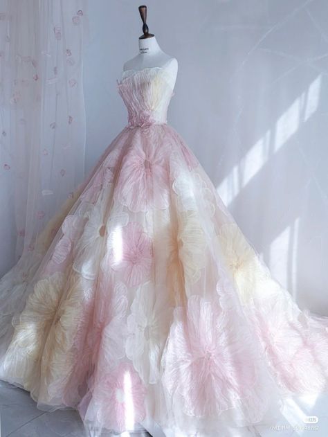 Ball Gowns With Trains, Bow Dresses Women Formal, Ballgown Dresses, Debut Dresses, Aesthetic Vogue, Gowns Dresses Elegant, Princess Ball Gowns, Prom Dress Inspiration, Cute Prom Dresses