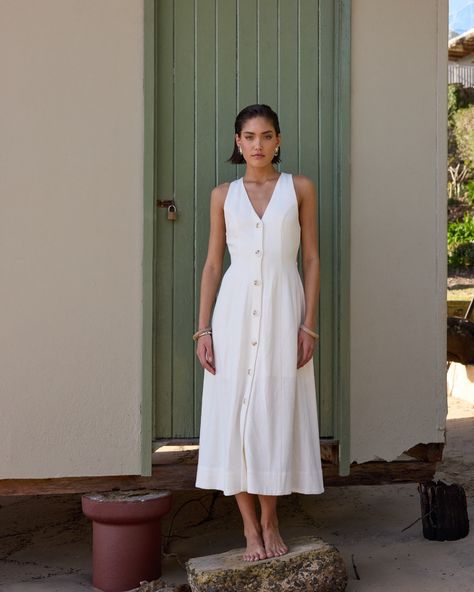 A simple but classic ☁️ The Haze Midi Dress by Staple The Label Shop in store & online Gilda Dress, Paradise Dress, Classic White Dress, White Linen Dress, Designer Maxi Dress, Essential Dress, Minimalist Chic, Midi Dress Sleeveless, Skirts For Sale