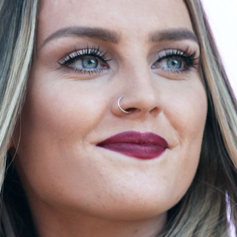 2015 Billboard Hot 100 Music Festival - Day 1 Perrie Edwards Makeup, Eyeshadow Burgundy, Beige Eyeshadow, Gray Eyeliner, Eyeshadow Black, To Pimp A Butterfly, Burgundy Lipstick, Beauty Behind The Madness, Steal Her Style