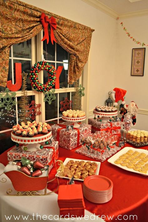 Red And Green Christmas Party, Green Christmas Party, Christmas Party Ideas For Teens, Christmas Dessert Table, Deco Buffet, Christmas Buffet, Adult Christmas Party, Christmas Party Ideas, Christmas Open House