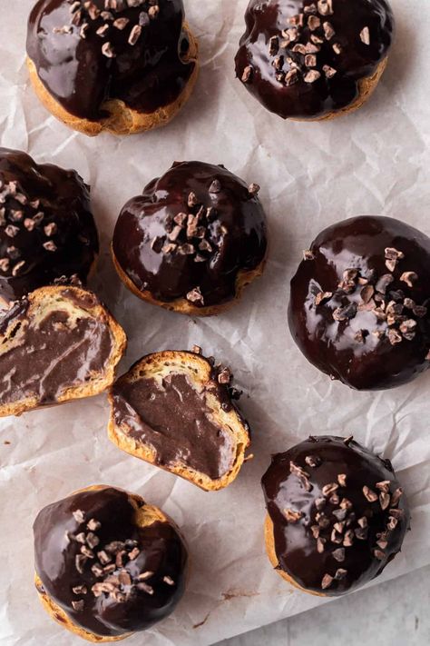 Chocolate Choux Pastry, Chocolate Cream Puffs, Chocolate Pastry Cream, Chocolate Cream Puff, French Baking, Cream Puff Recipe, Mini Pastries, Chocolate Pastry, Puff Recipe