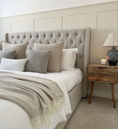 Cream And Grey Bedroom, Room Decor Ideas Aesthetic, Aesthetics Room Decor, Decor Bedroom Aesthetic, Rental Home Decor, Ottoman Bed Frame, Lights Room, Room Decoration Bedroom, Room Decoration Aesthetic