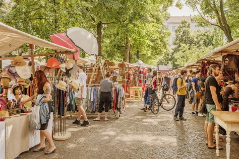 Discover the city's best flea and antique markets for finding vintage stuff and clothing. Checkpoint Charlie, Pop Up Market, Public Market, Asian Market, Outdoor Market, Antique Market, Community Events, Bratislava, Art Market