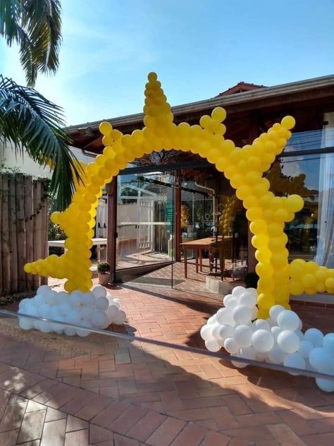 Sunny Party Theme, Sun Theme Decorations, Sun Gender Reveal, Sun Party Food Ideas, Diy Sun Decoration Party, You Are My Sunshine Balloon Arch, Sun Themed 1st Birthday Party, Canticos First Birthday, Sunshine Theme Birthday Party Decoration