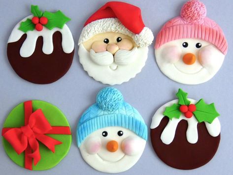 Christmas cupcake toppers by Alex Christmas Cupcakes Decoration, Christmas Themed Cake, Christmas Cupcake Toppers, Christmas Cake Designs, Cake Christmas, Christmas Cake Topper, Christmas Cupcake, Fondant Cupcake Toppers, Christmas Cake Decorations