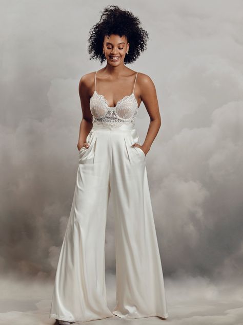 Channelling the luxe, opulent glamour of the 1940's, the Aurelia trousers are a fresh yet modern take on a tailored classic. The wide legged, high-waisted cut combined with flattering box pleats that cleverly conceal the side pockets, these satin trousers are the chicest approach to true individual aisle-style and inst Bridal Pantsuit, Wedding Dress Separates, Wedding Pantsuit, Wedding Pants, Rembo Styling, Catherine Deane, Unique Bride, Bridal Separates, Satin Trousers