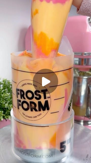 Frost Form Cake, Frost Form, Decorator Frosting, Piping Icing, Marble Cake, Cupcake Decorating, Cake Decorating Tutorials, Buttercream Cake, Cupcakes Decoration