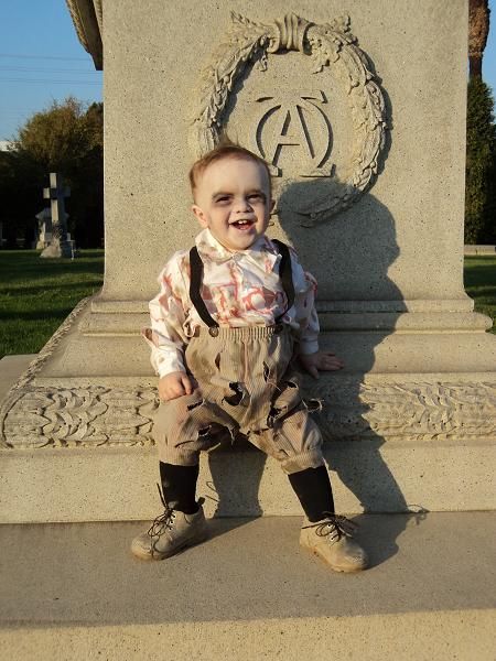 Picture of Zombie Baby Toddler Zombie Costume, Disfraz Up, Scary Kids Costumes, Beautiful Halloween Makeup, Zombie Baby, Fright Fest, Zombie Kid, Halloween Parejas, Cute Zombie