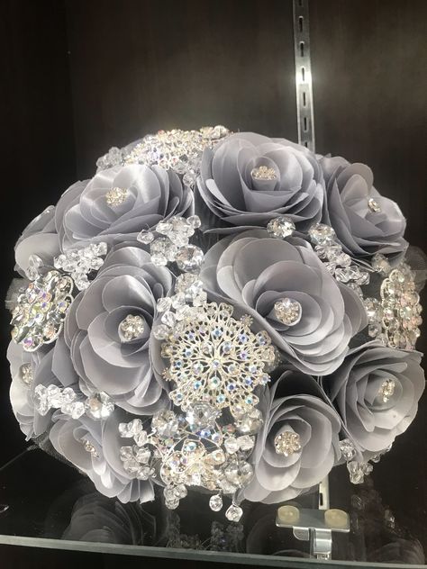 Silver Wedding Bouquets Brides, Silver Quince Decorations, Gray Quinceanera Theme, Grey Quinceanera Theme, Silver Quince Nails, Silver Prom Bouquet, Silver Bouquet Wedding, Silver Quinceanera Theme, Silver Quince Dress