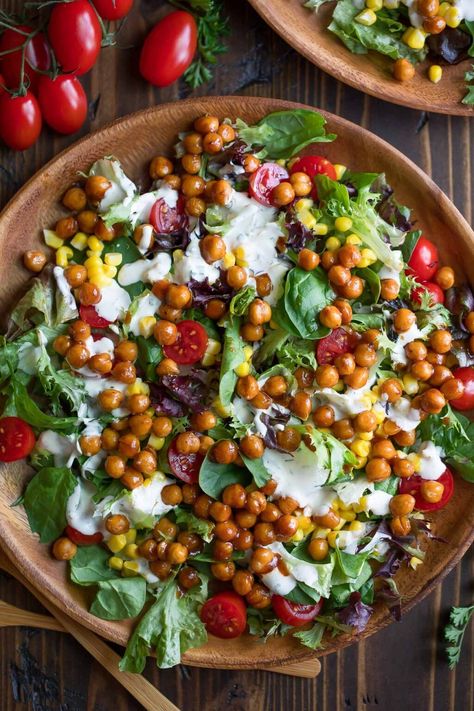 BBQ Chickpea Salad - Vegetarian + Vegan - Peas and Crayons Recipes For Bbq, Bbq Veggies, Bbq Chickpeas, Salad Vegetarian, Greek Chickpeas, Spring Mix Salad, Vegetarian Bbq, Bbq Salads, Vegetarian Barbecue